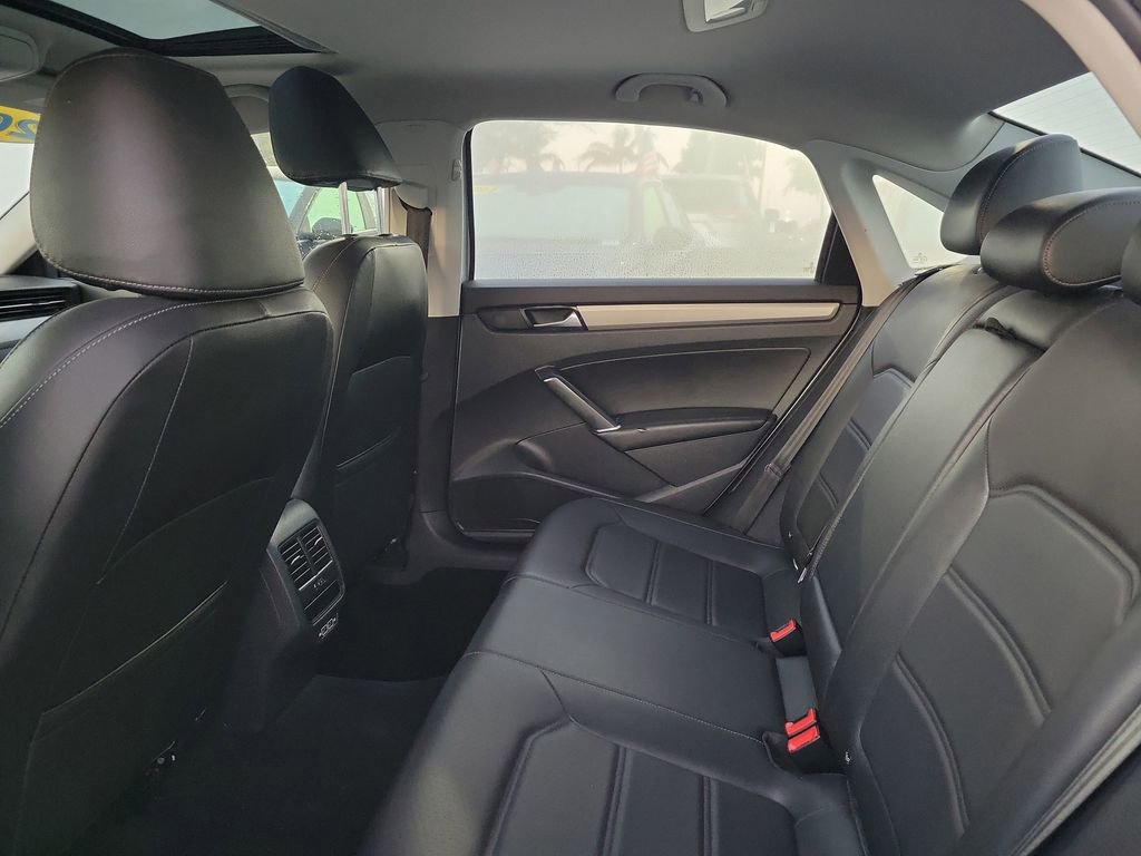 Used 2021 Volkswagen Passat 2.0T SE image 7