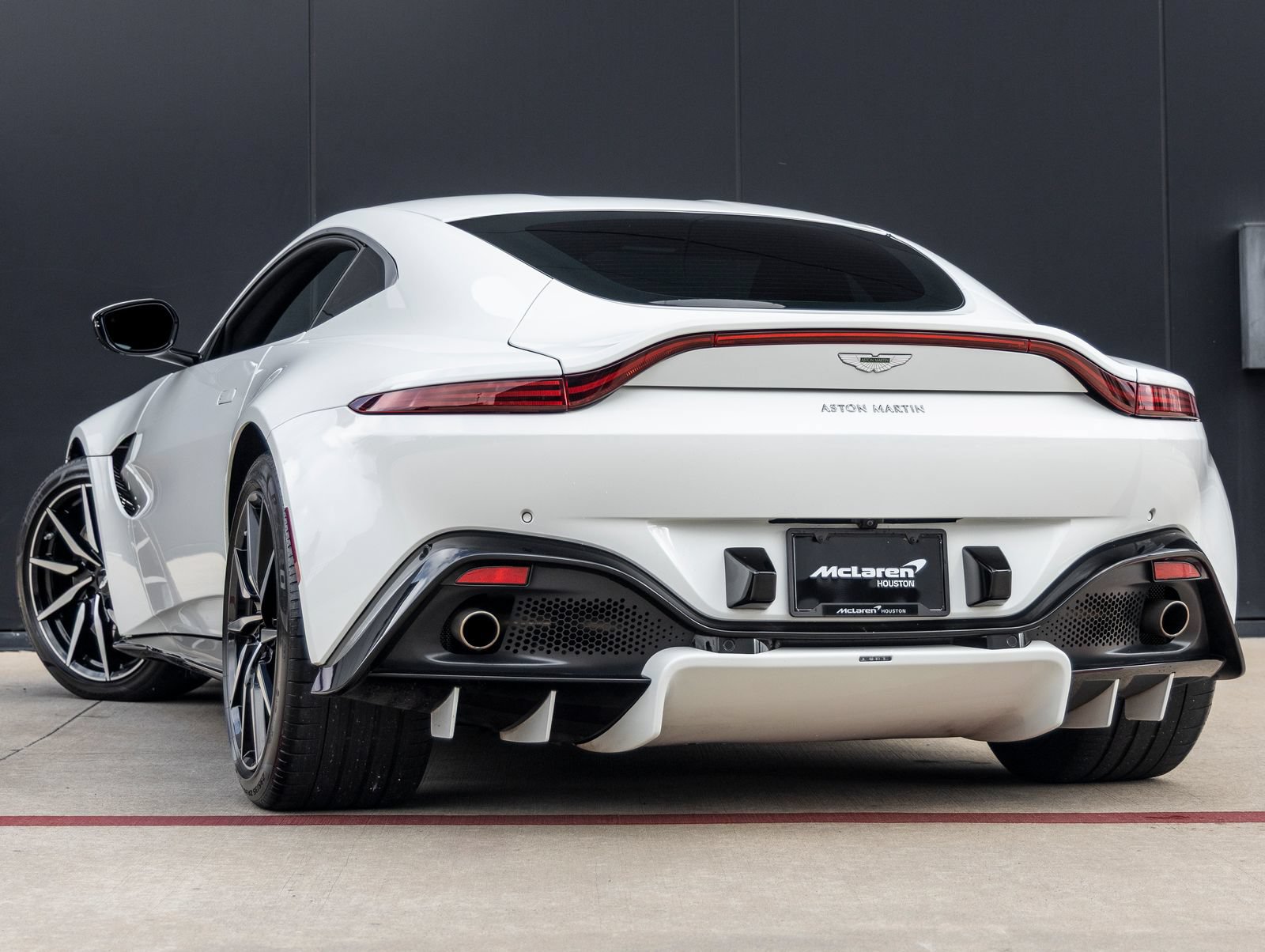 Used 2019 Aston Martin V8 Vantage Coupe RWD image 6