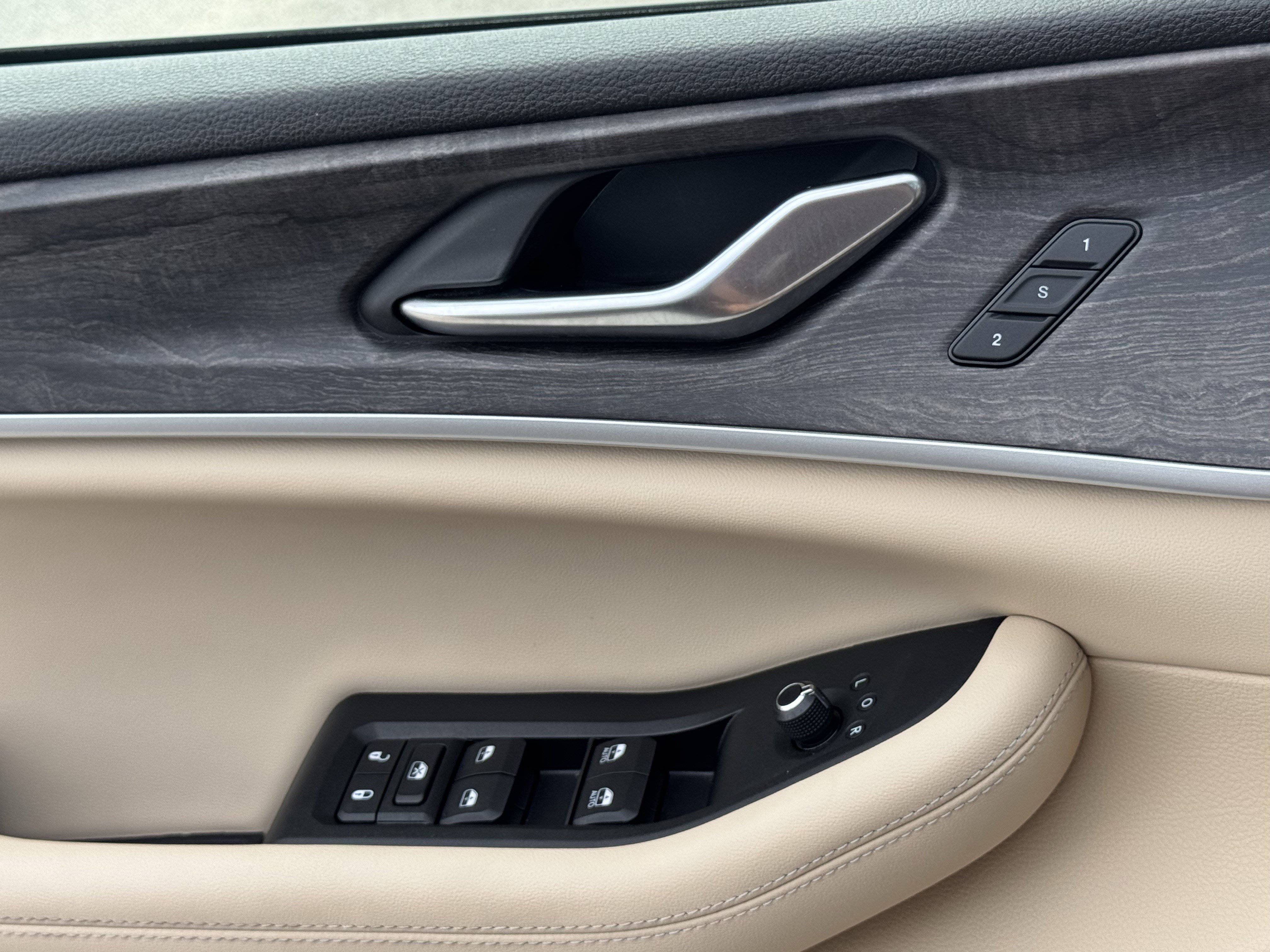 Used 2023 Jeep Grand Cherokee Limited w/ Luxury Tech Group II image 26