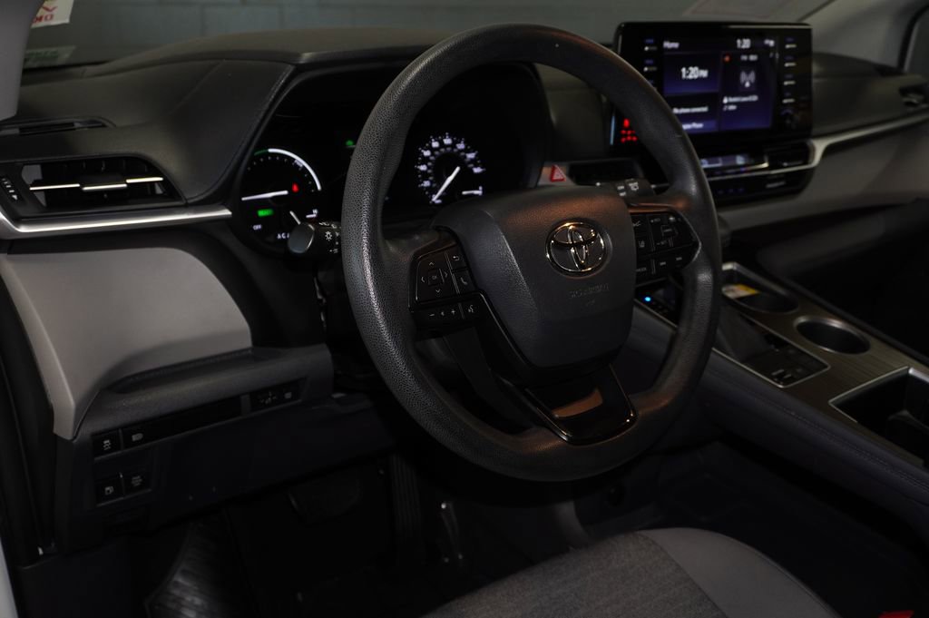 Certified 2022 Toyota Sienna LE image 13