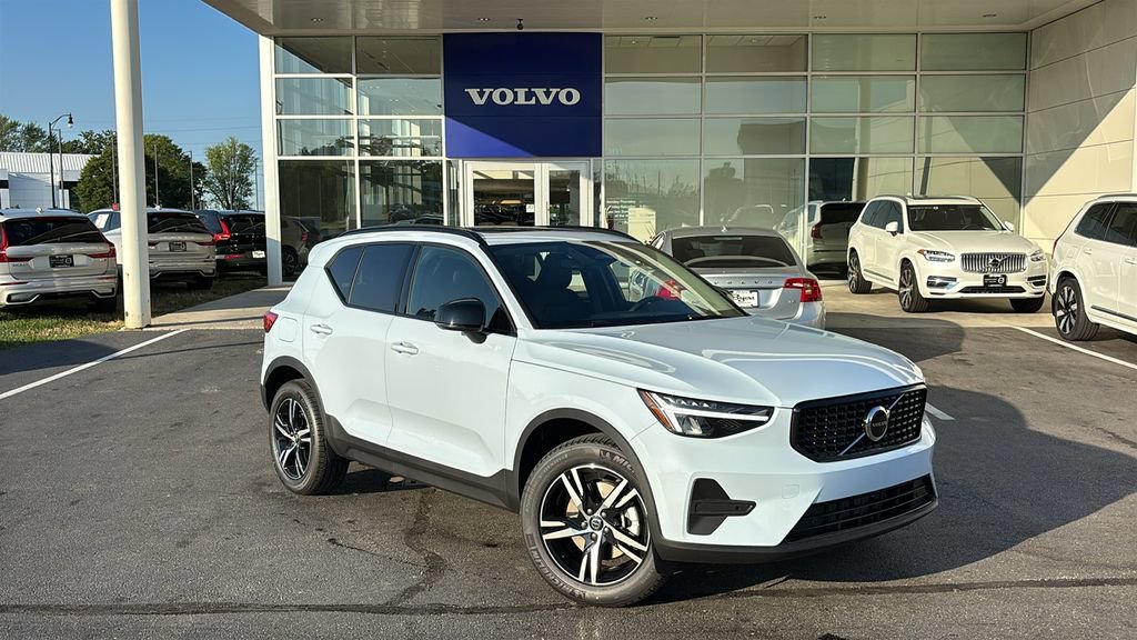 New 2026 Volvo XC40 B5 Core w/ Protection Package Premier AWD/4WD image 2