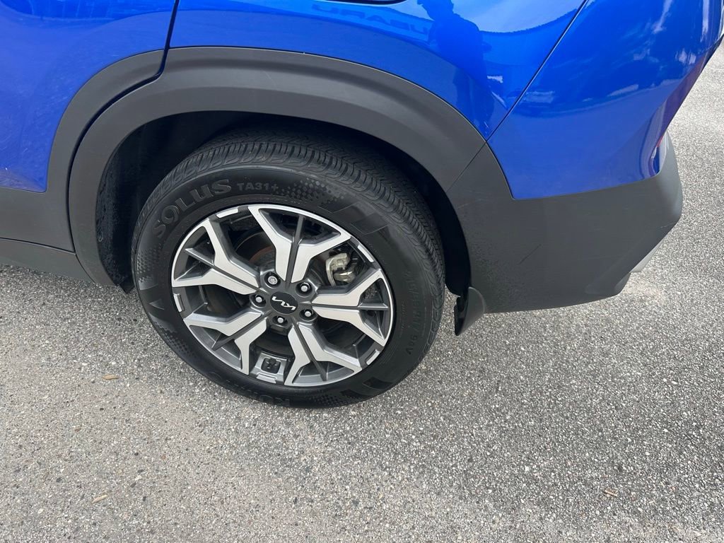 Used 2023 Kia Seltos EX image 9
