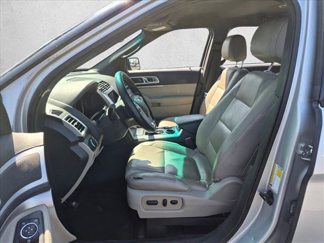 Used 2015 Ford Explorer XLT w/ Equipment Group 202B FWD image 10