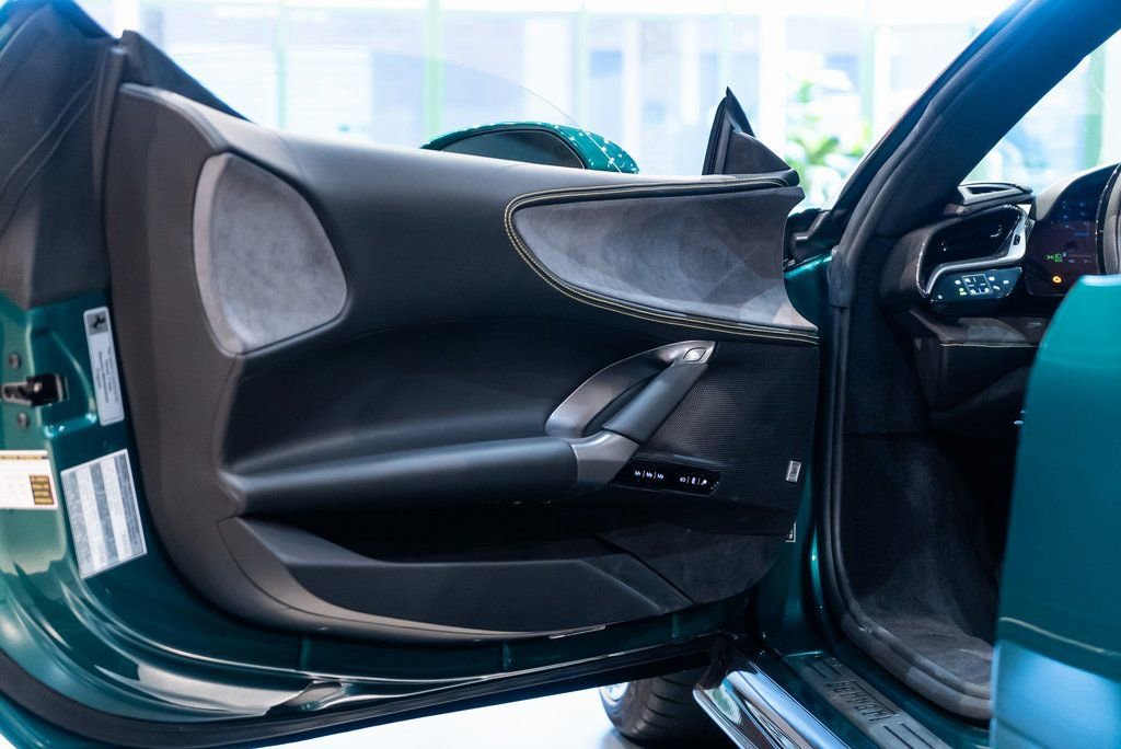 Used 2024 Ferrari SF90 Spider image 24