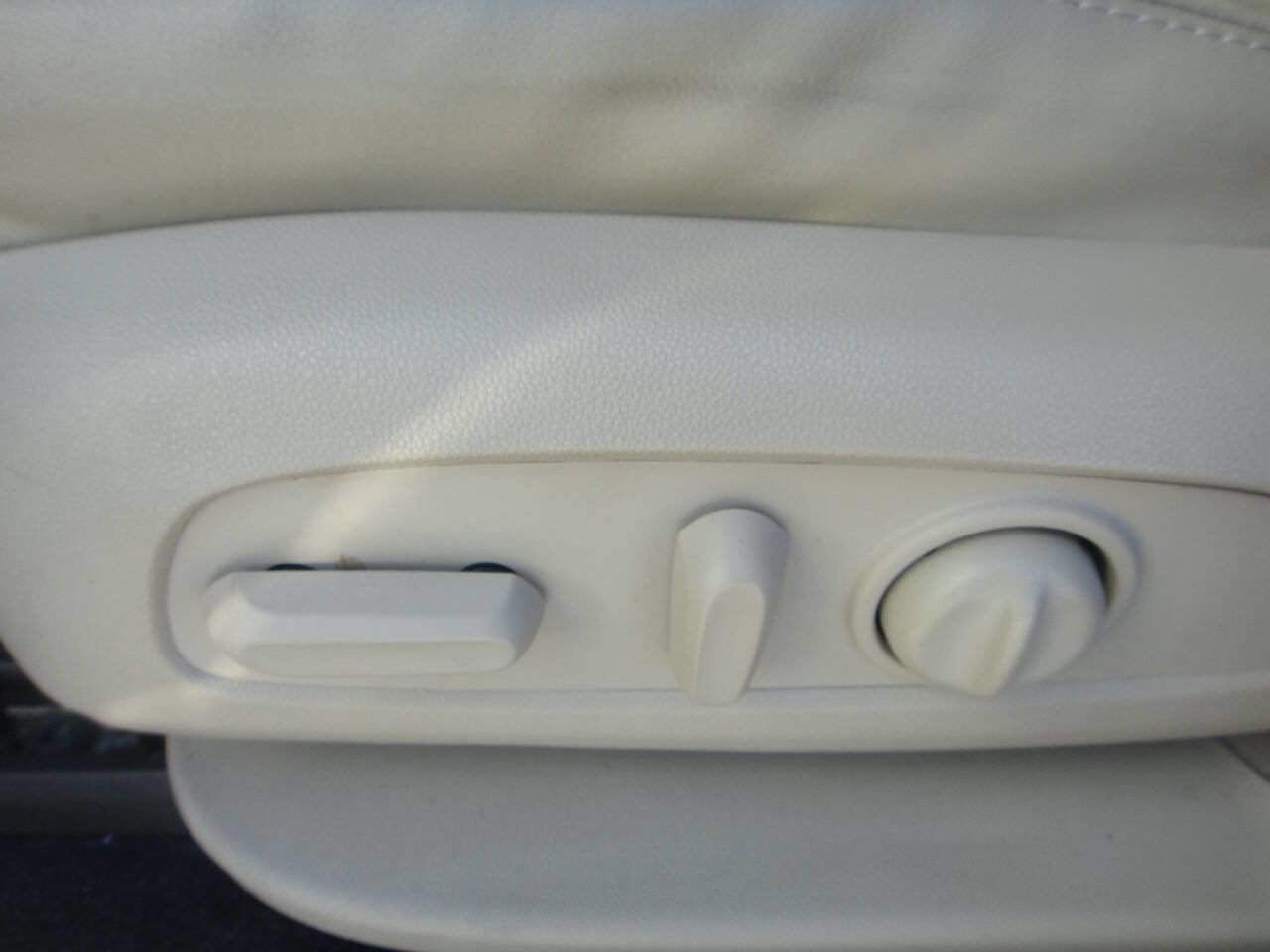 Used 2020 Buick Enclave Essence AWD/4WD image 11