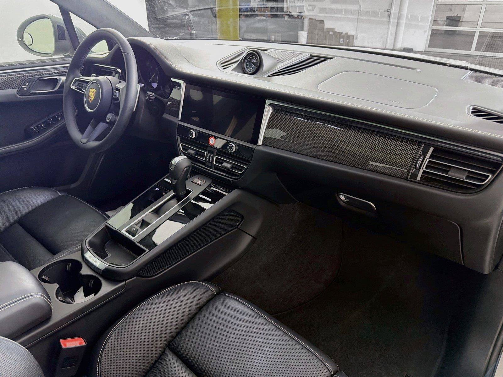 Certified 2025 Porsche Macan GTS AWD/4WD image 29