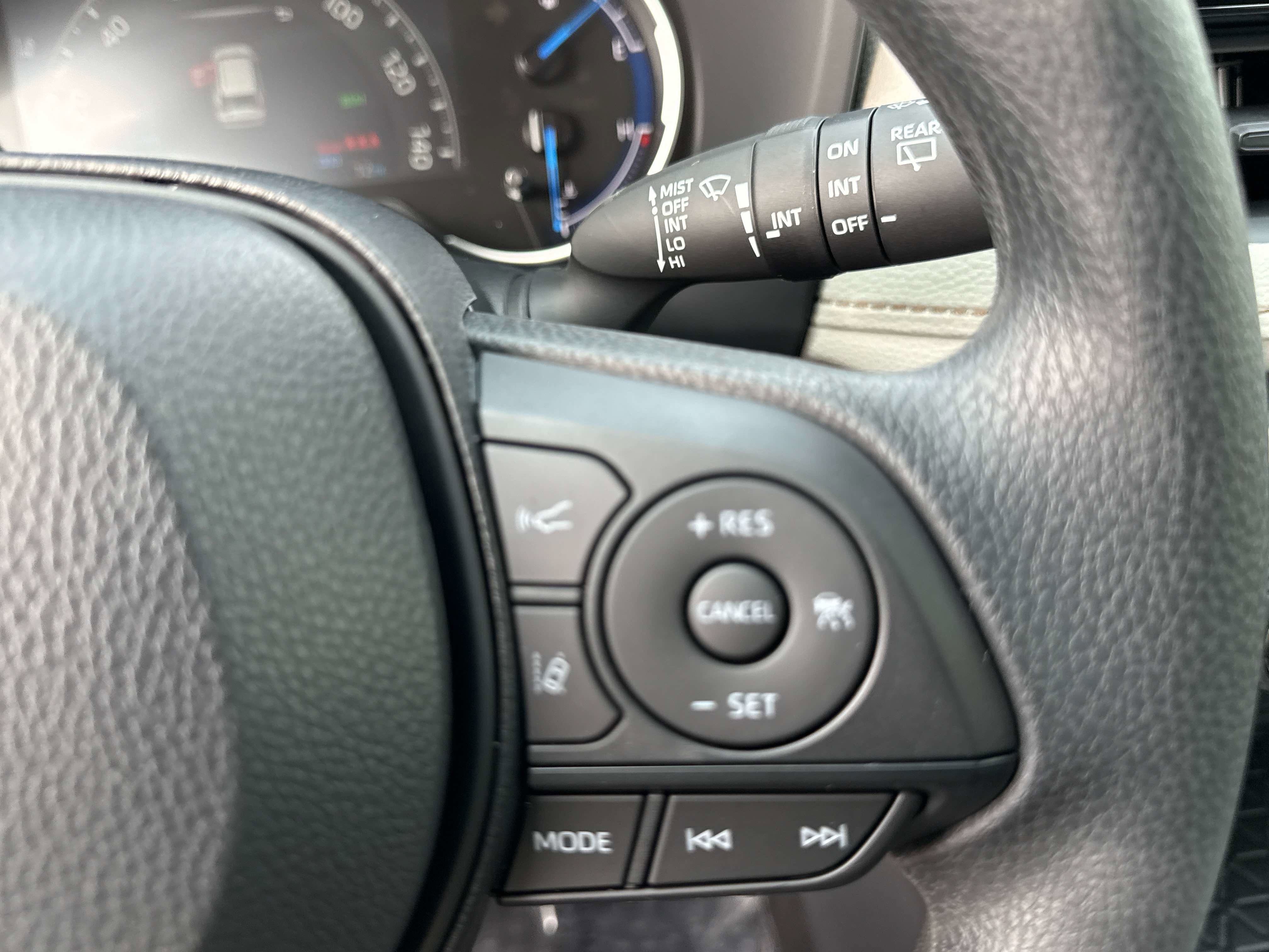 Used 2025 Toyota RAV4 XLE image 25