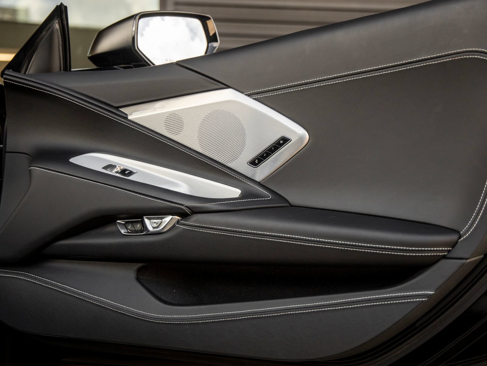 Used 2024 Chevrolet Corvette Stingray Premium Conv w/ Z51 Performance Package RWD image 28