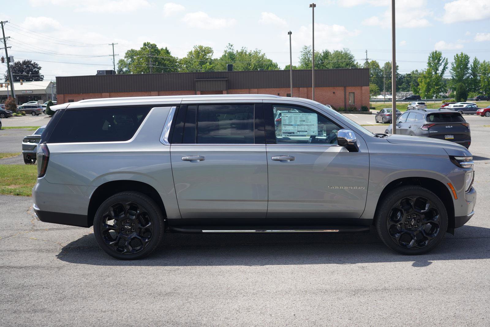 New 2025 Chevrolet Suburban Premier video 2