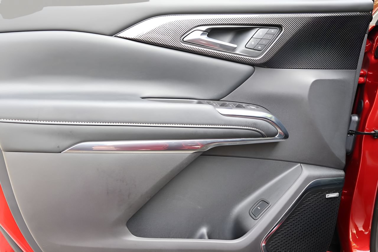 Used 2025 Chevrolet Traverse High Country w/ LPO, Floor Liner Package FWD image 9