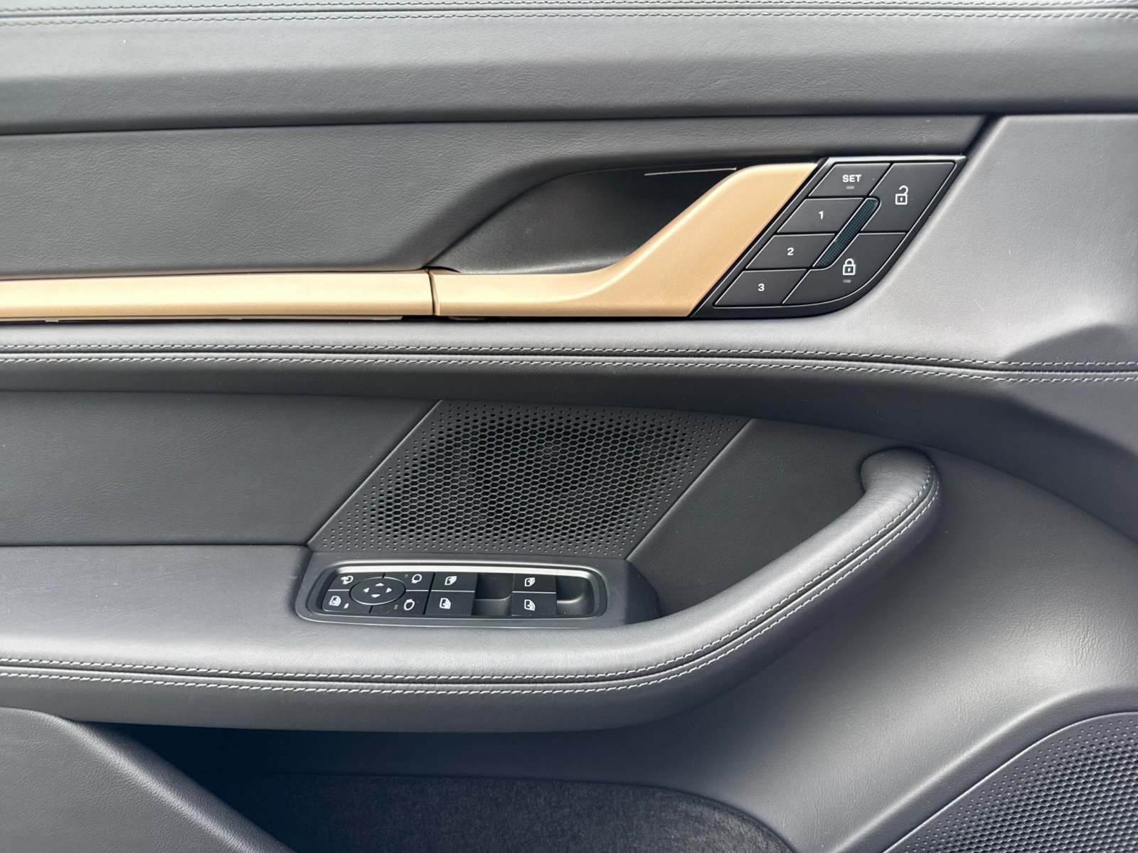 New 2026 Porsche Taycan GTS AWD/4WD image 12