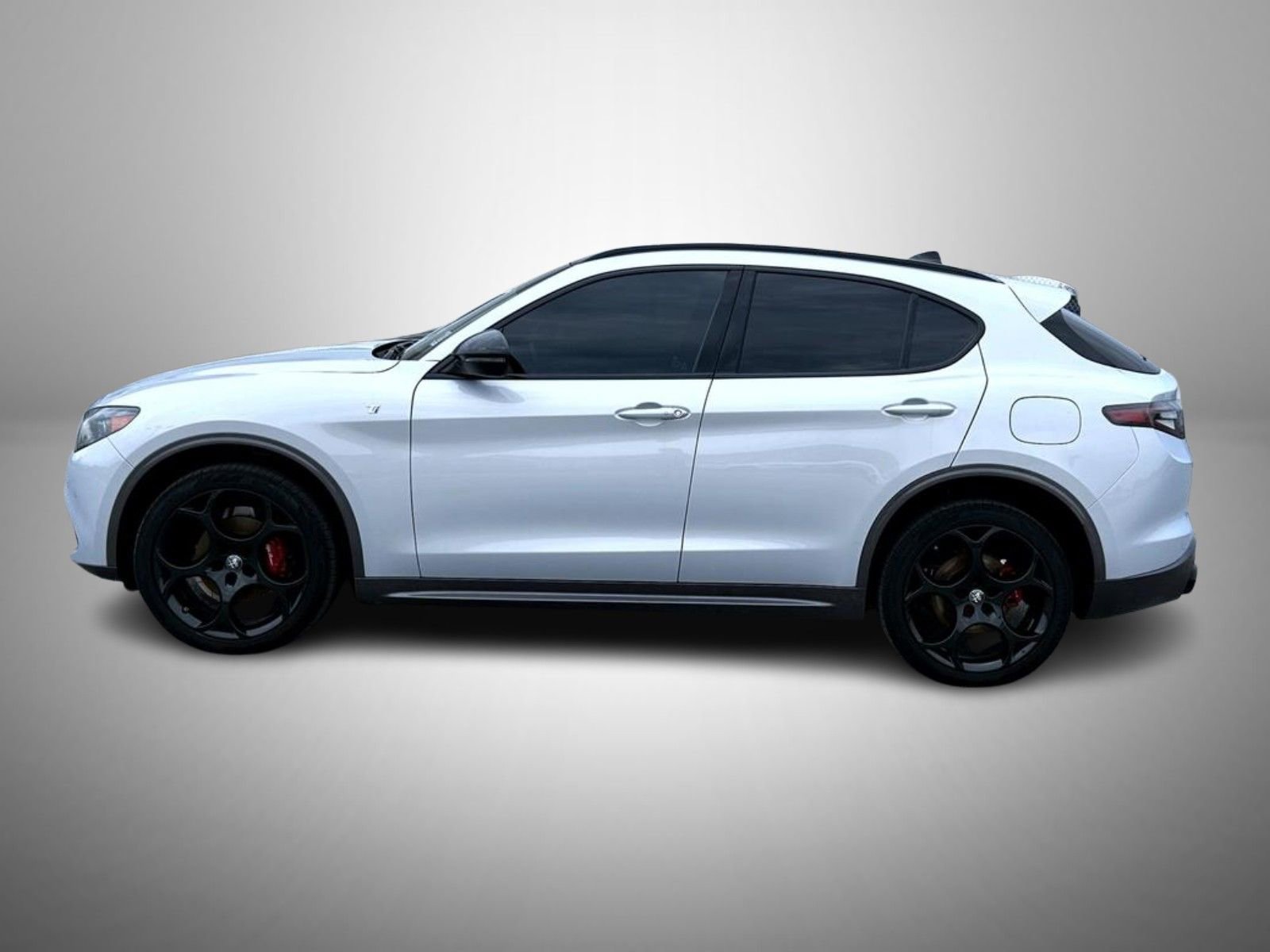 Used 2024 Alfa Romeo Stelvio Ti w/ Performance Driving Package image 8