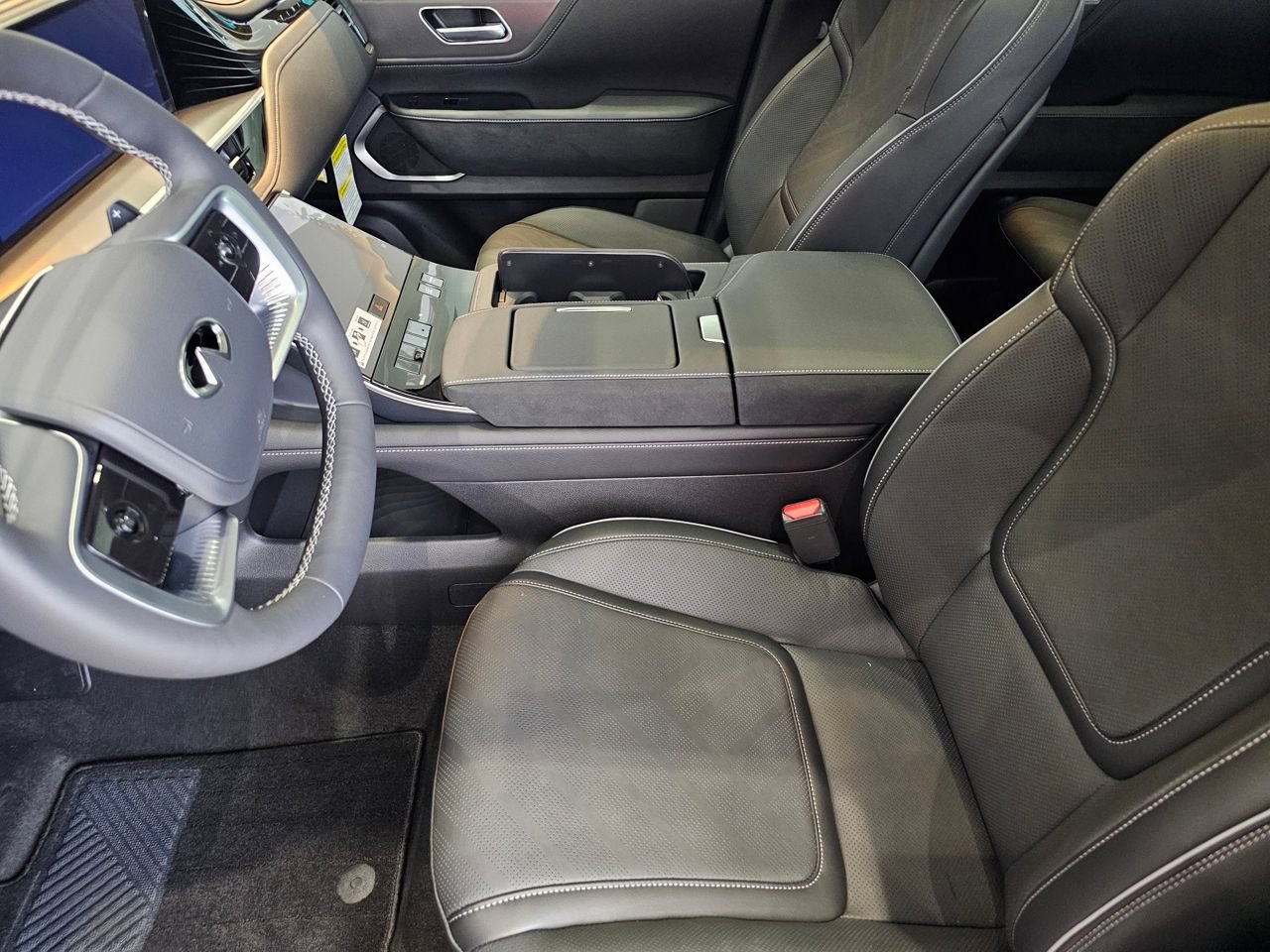 Certified 2026 INFINITI QX80 Luxe w/ Cargo Package AWD/4WD image 14