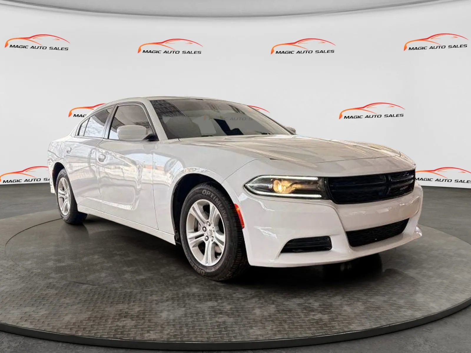 Used 2022 Dodge Charger SXT RWD image 4