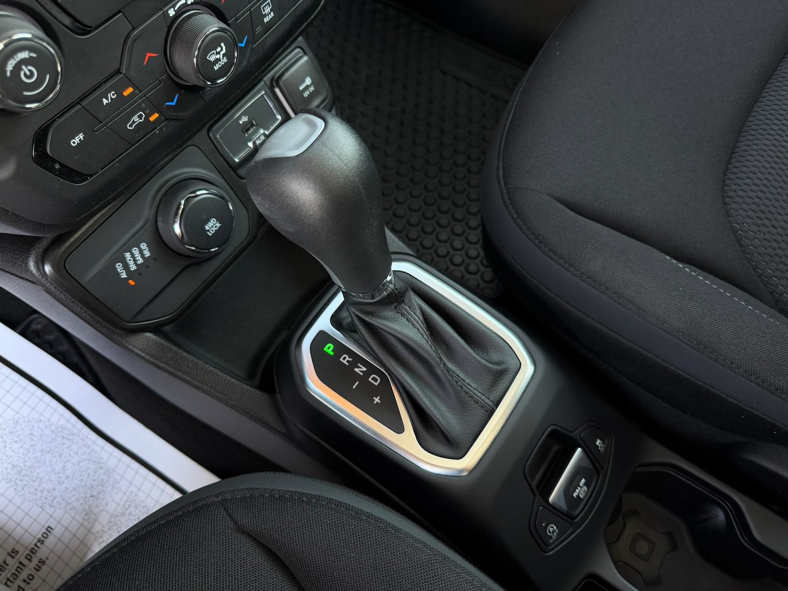 Used 2023 Jeep Renegade Altitude w/ Sun/Sound Group AWD/4WD image 17