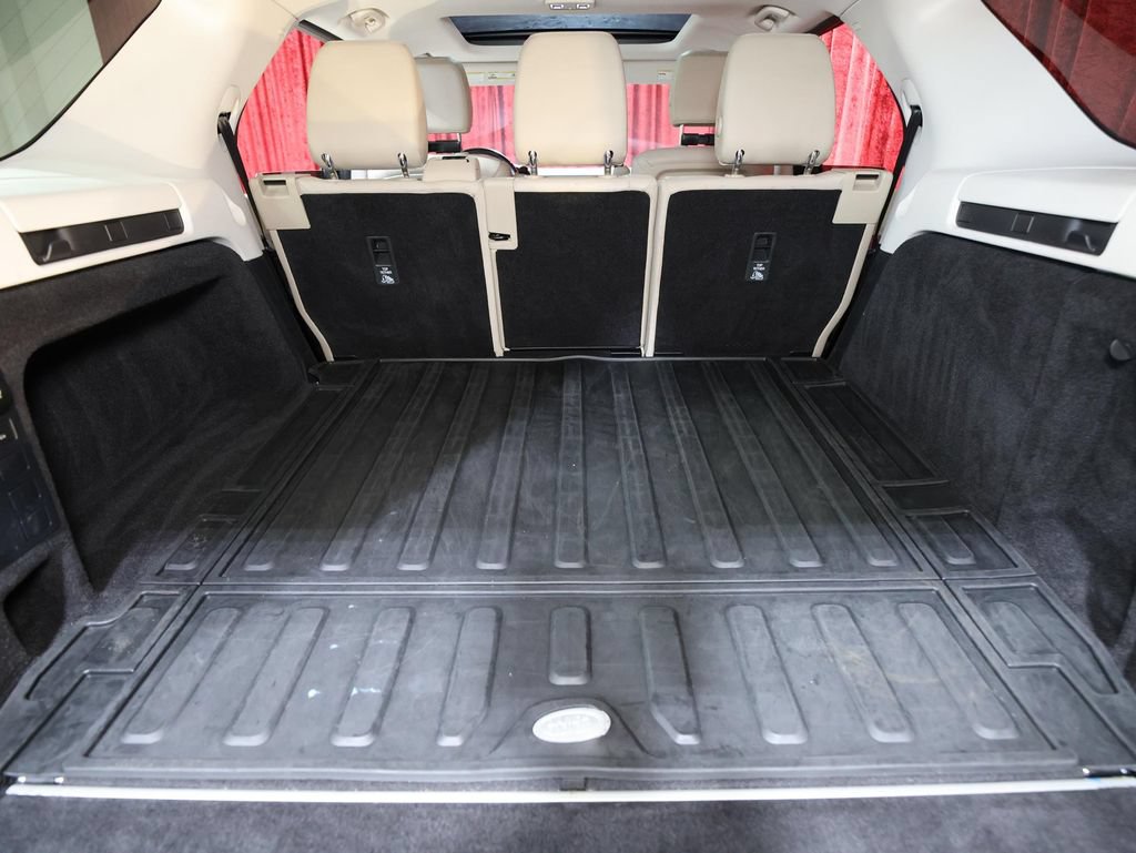 Used 2018 Land Rover Discovery HSE AWD/4WD image 25