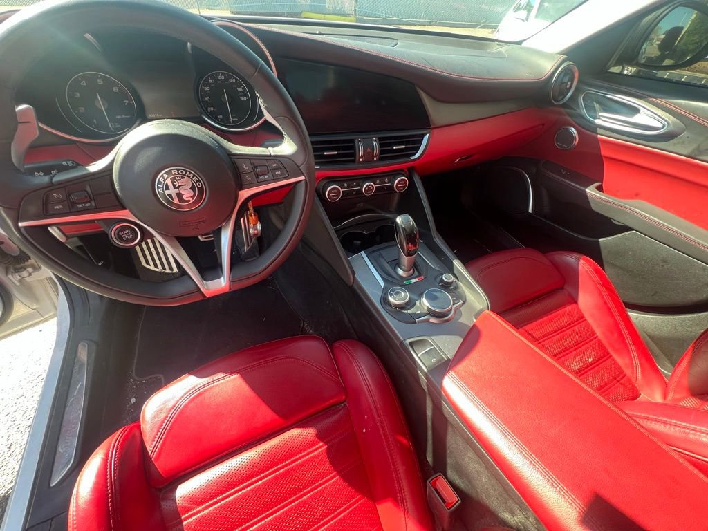 Used 2019 Alfa Romeo Giulia Ti Sport w/ Quick Order Package 22S Sport AWD/4WD image 4