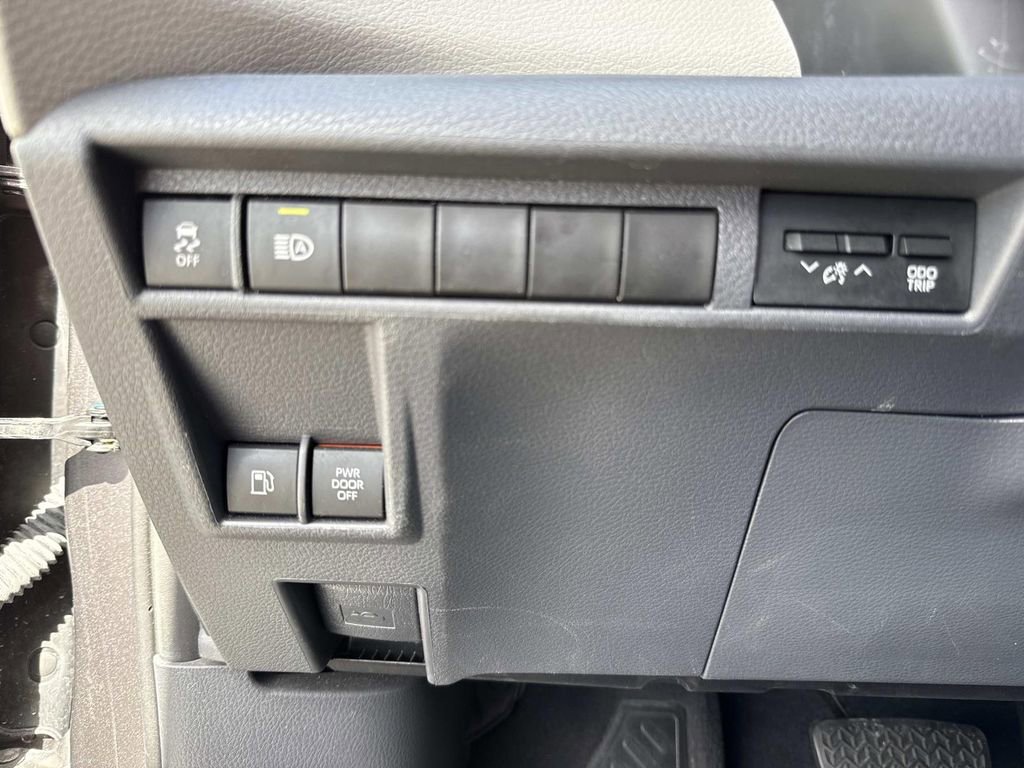 Used 2023 Toyota Sienna XLE image 43