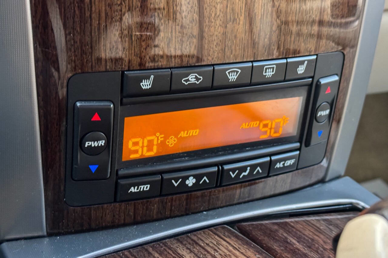 Used 2006 Cadillac XLR V image 41