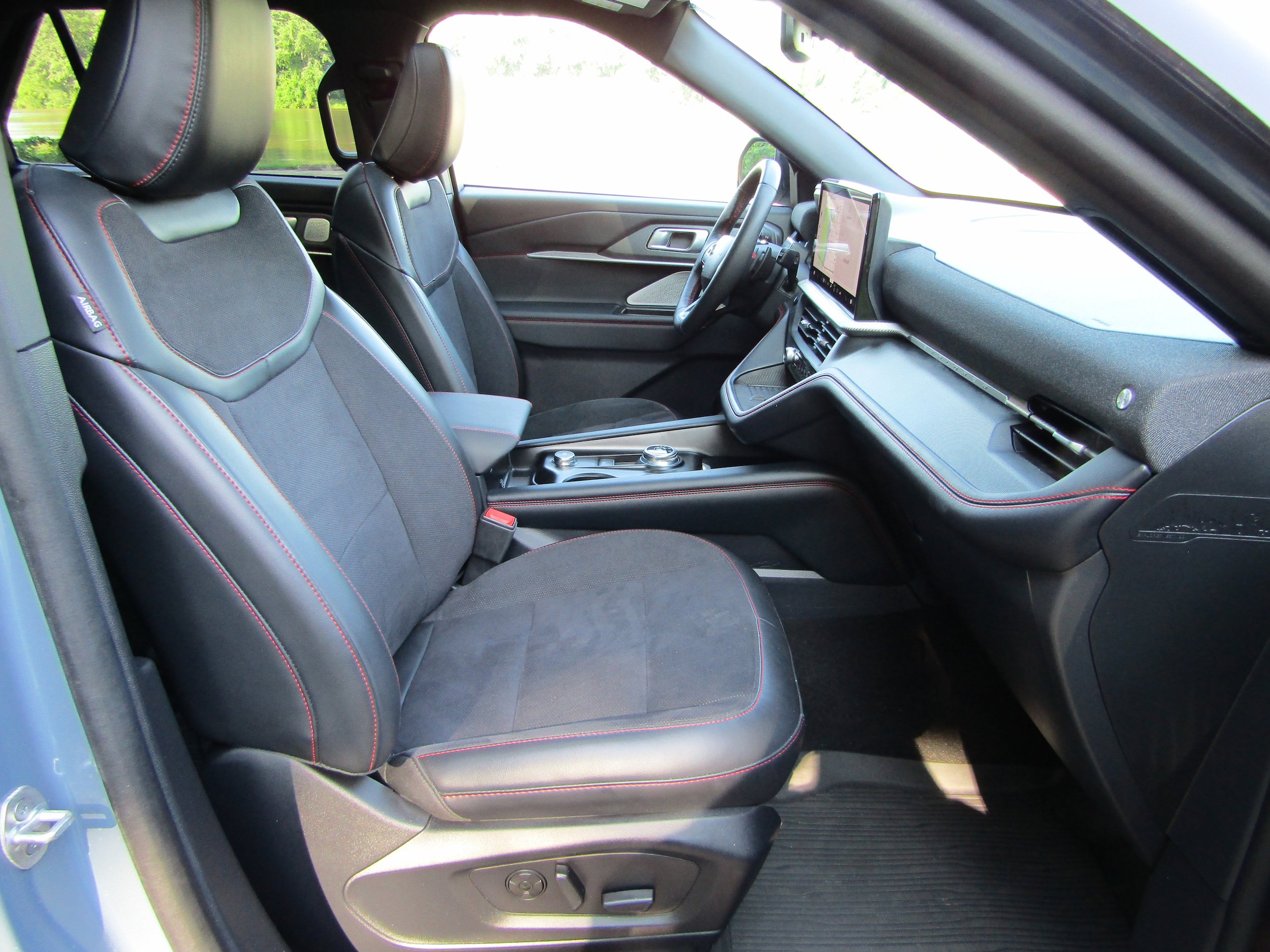 Used 2025 Ford Explorer ST w/ Sun And Sound Package AWD/4WD image 40