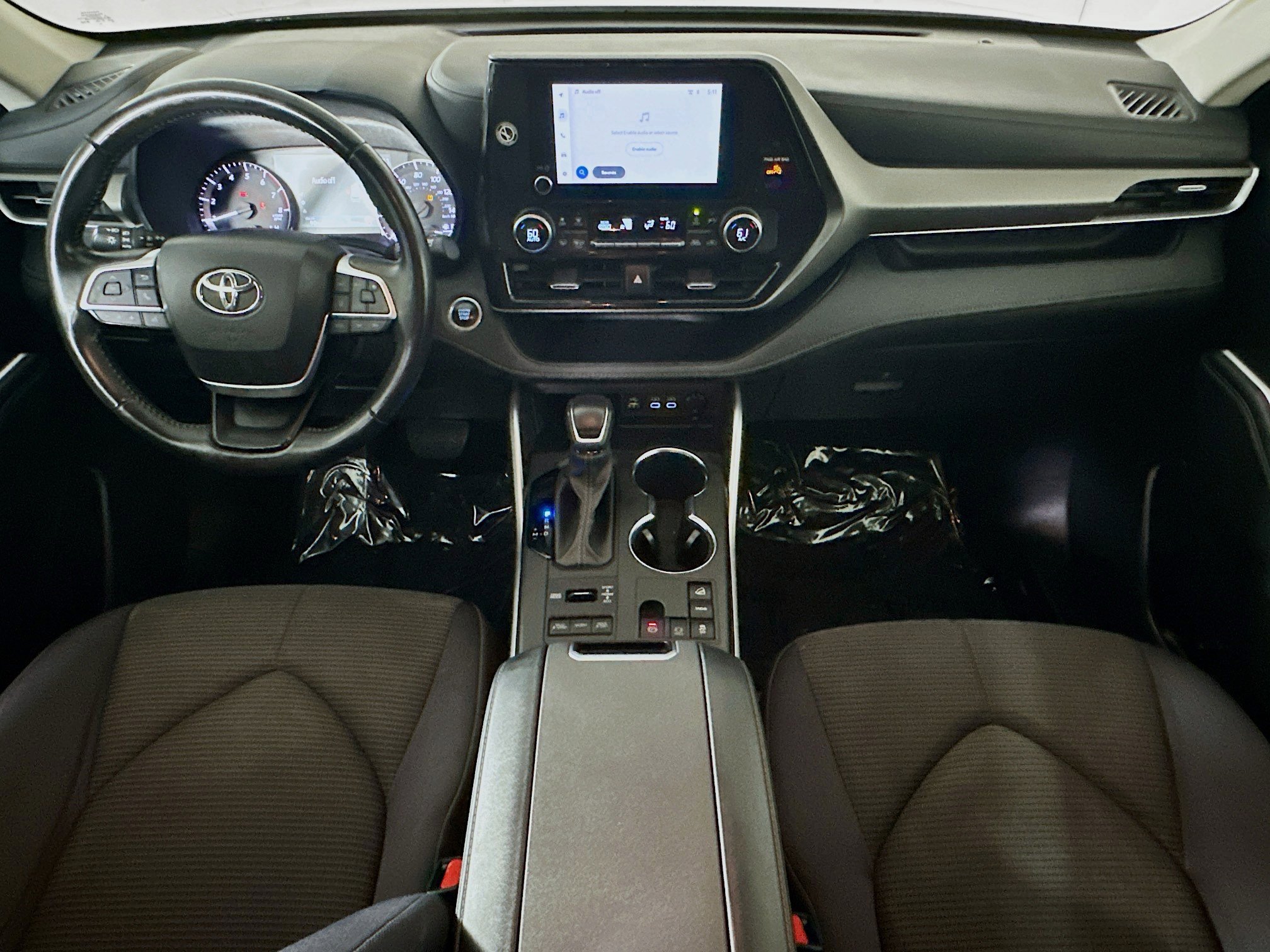 Used 2024 Toyota Highlander LE image 27