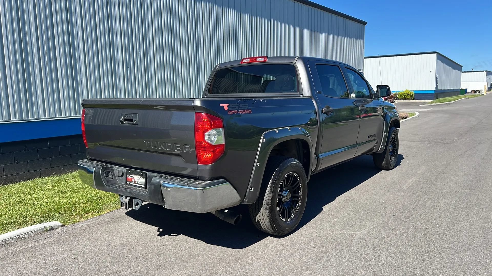 Used 2016 Toyota Tundra SR5 w/ SR5 Upgrade Package RWD image 5