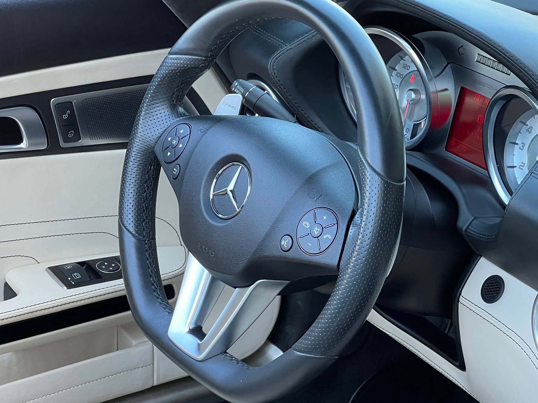 Used 2012 Mercedes-Benz SLS AMG Roadster image 22