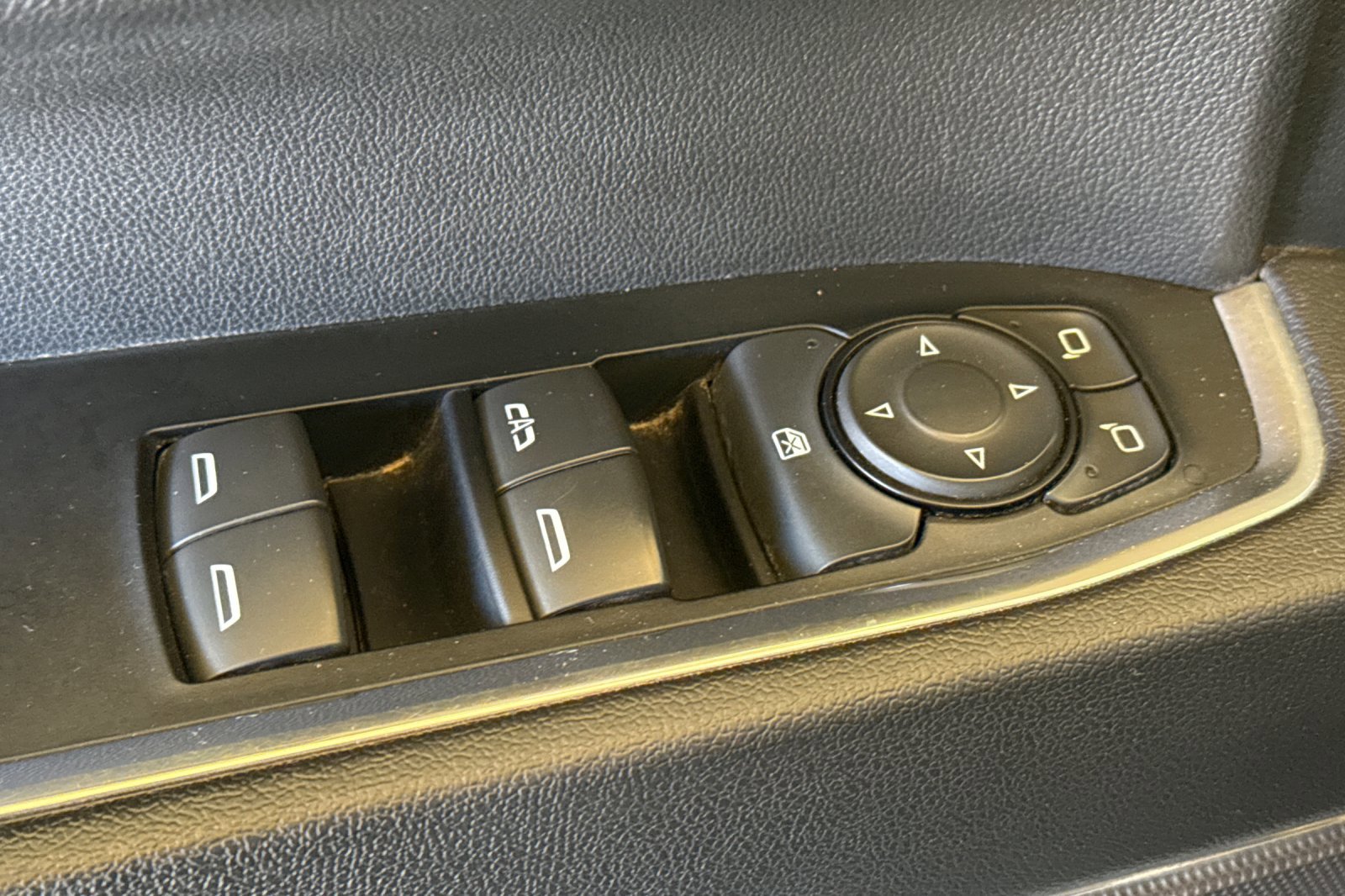 Used 2024 Chevrolet Silverado 2500 LT w/ Convenience Package image 13