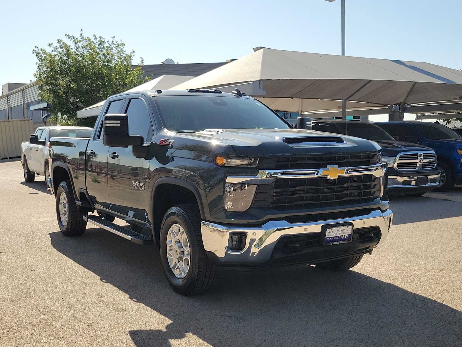 Used 2025 Chevrolet Silverado 2500 LT w/ Texas Edition AWD/4WD image 2