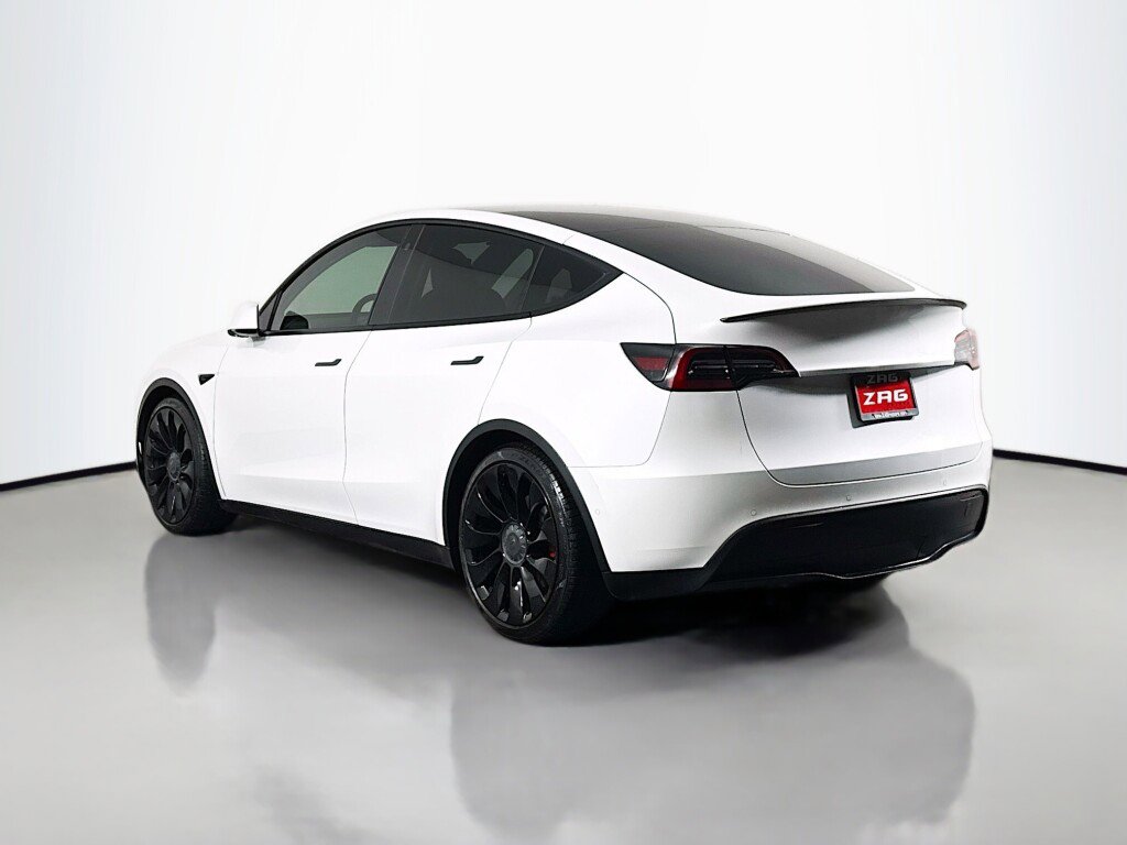 Used 2021 Tesla Model Y Performance image 3