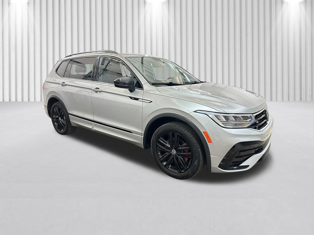 Used 2022 Volkswagen Tiguan SE R-Line AWD/4WD image 2