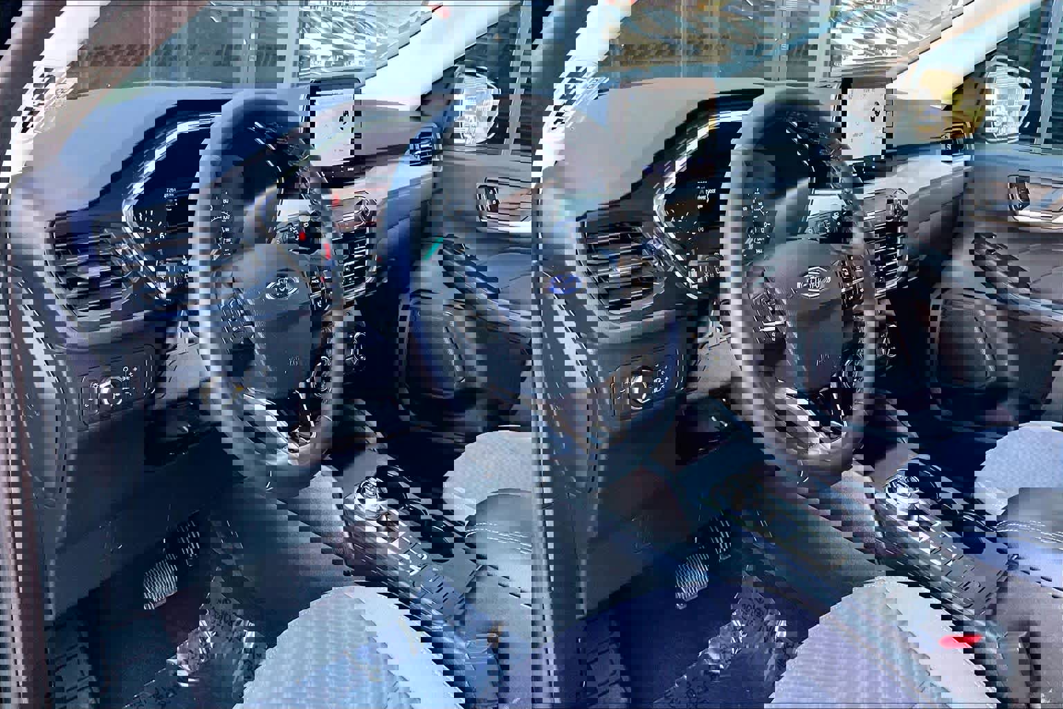 Used 2022 Ford Escape SE w/ SE Sport Appearance Package image 18