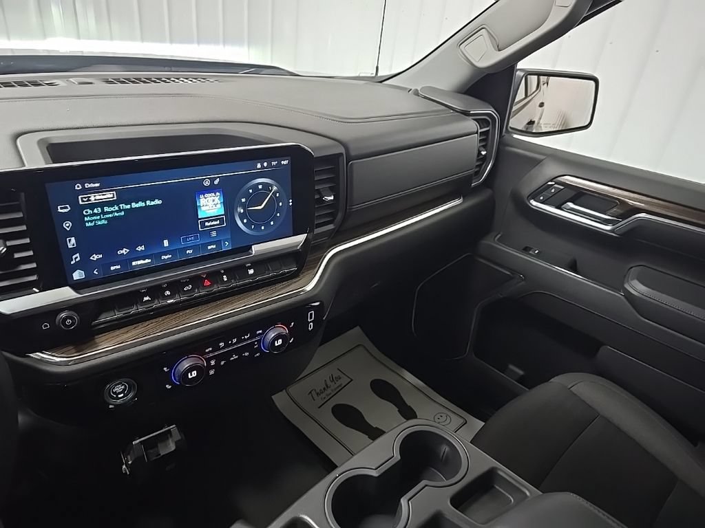 Used 2023 Chevrolet Silverado 1500 RST AWD/4WD image 28