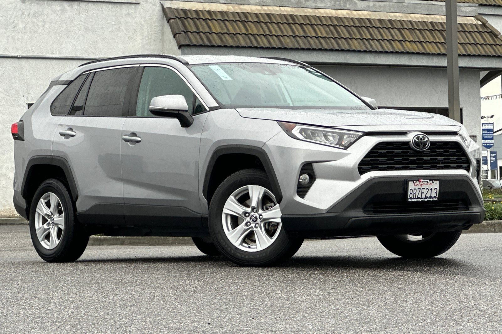 Used 2021 Toyota RAV4 XLE image 2