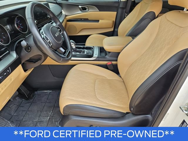 Used 2024 Kia Carnival LX FWD image 15