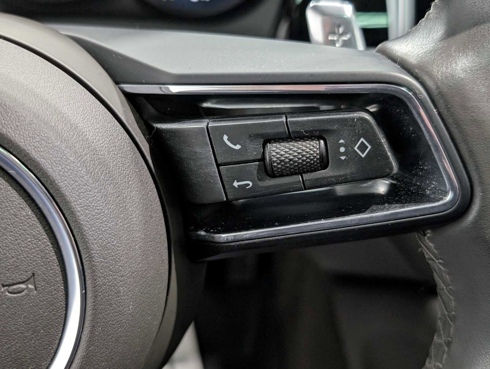 Used 2023 Porsche Macan S image 33