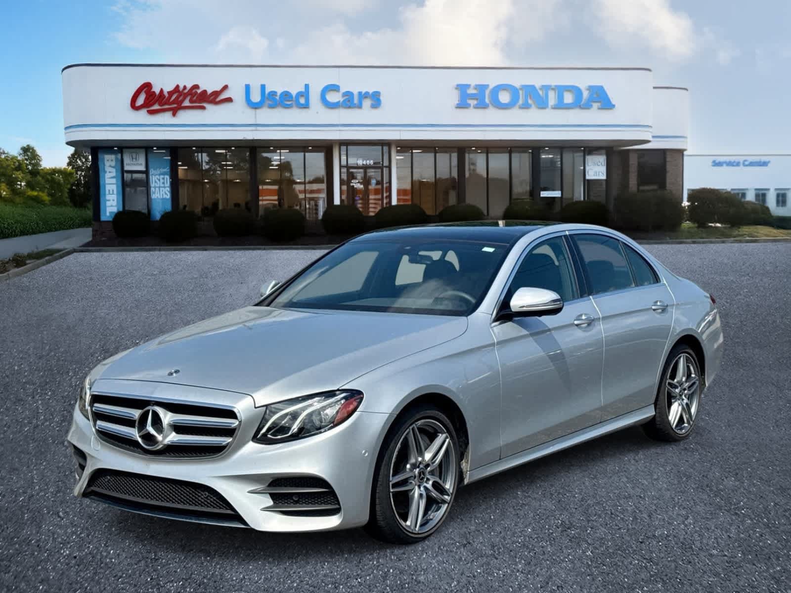 Used 2019 Mercedes-Benz E 300 4MATIC image 1