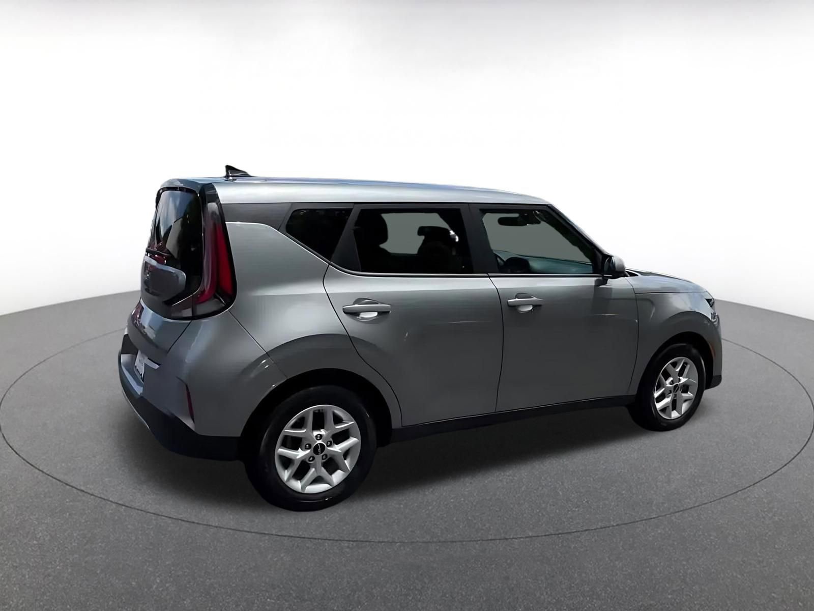Used 2025 Kia Soul LX w/ LX Technology Package FWD image 15