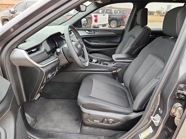 Used 2024 Jeep Grand Cherokee Laredo w/ Trailer Tow Package image 11