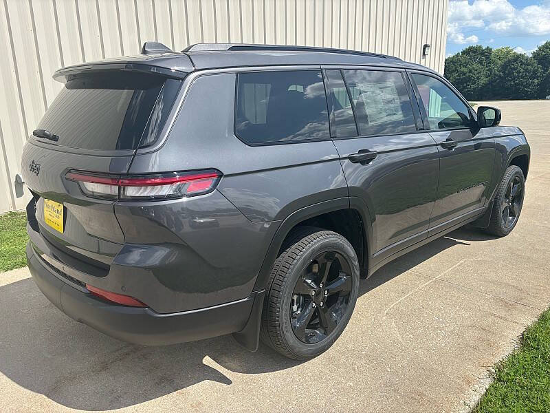 New 2026 Jeep Grand Cherokee L Limited w/ Limited Altitude Package AWD/4WD image 3