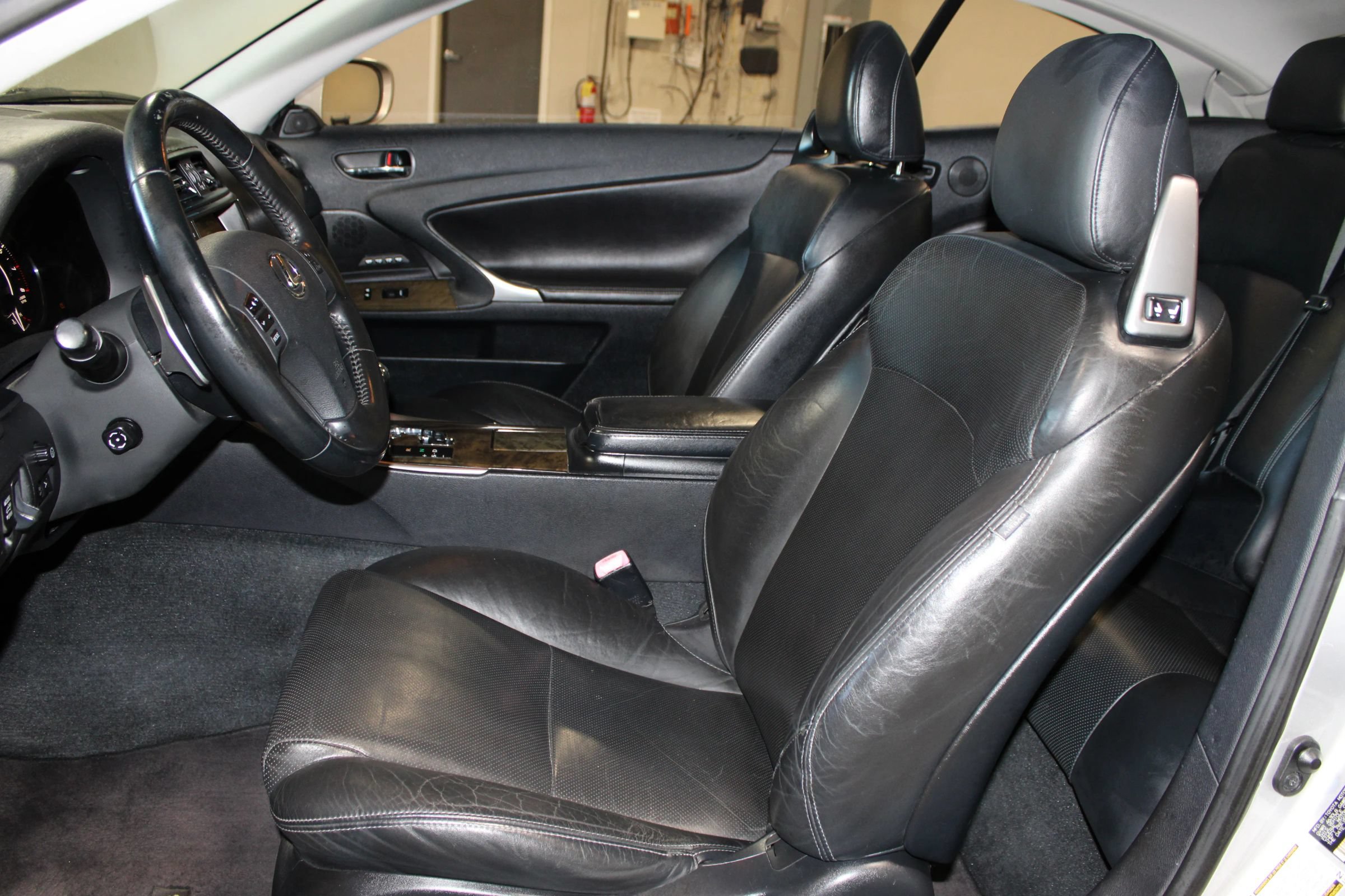 Used 2010 Lexus IS 350C w/ Luxury Pkg RWD image 22