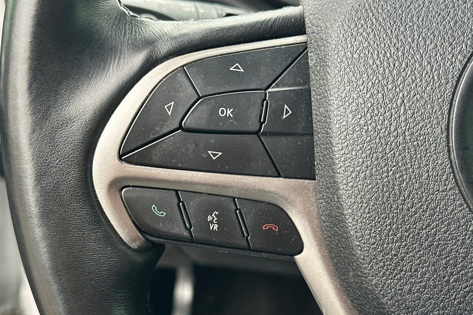 Used 2018 Jeep Grand Cherokee Limited image 37