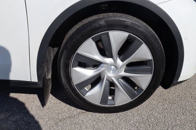 Used 2021 Tesla Model Y Long Range image 13