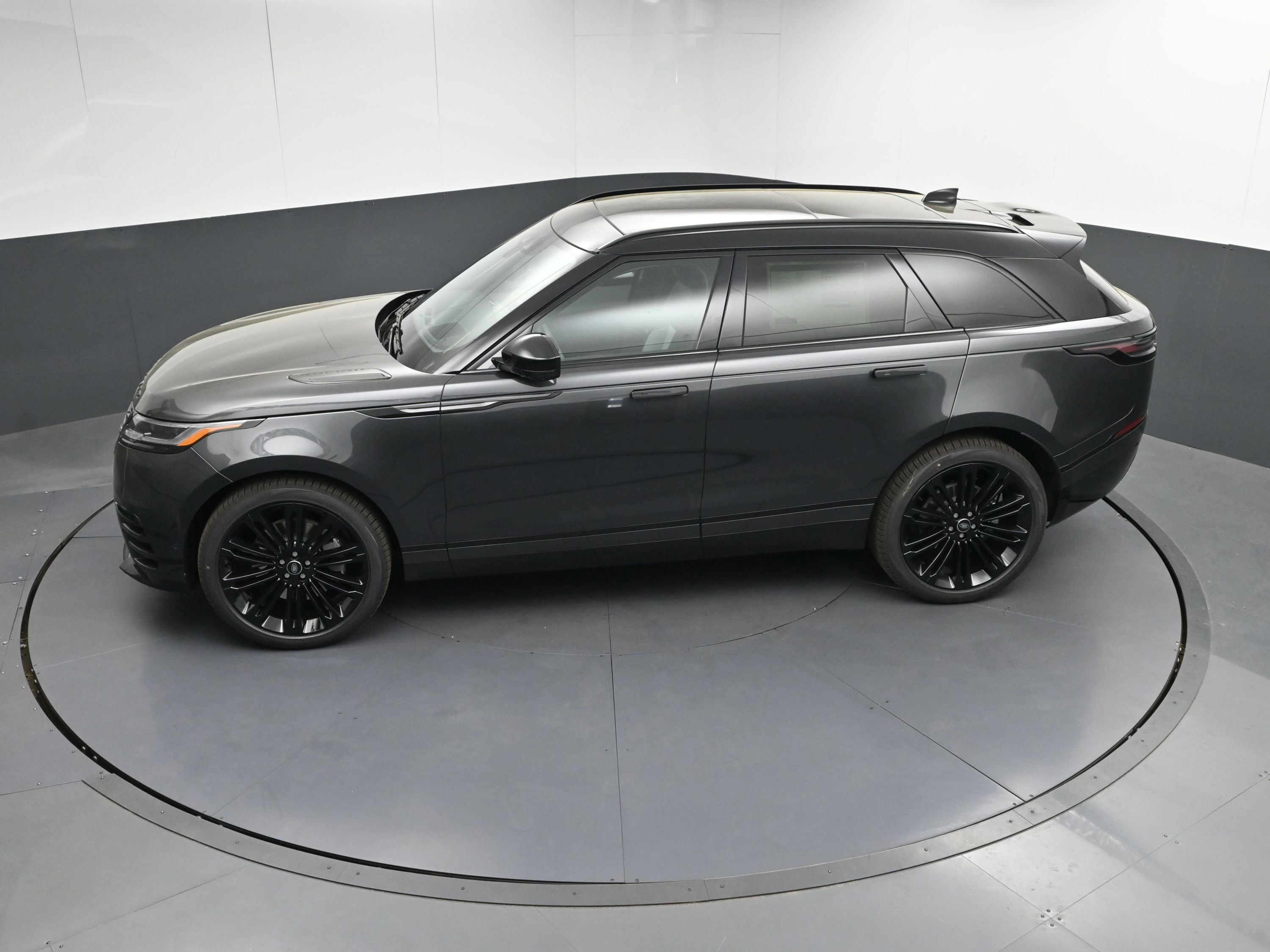 New 2026 Land Rover Range Rover Velar Dynamic SE image 31