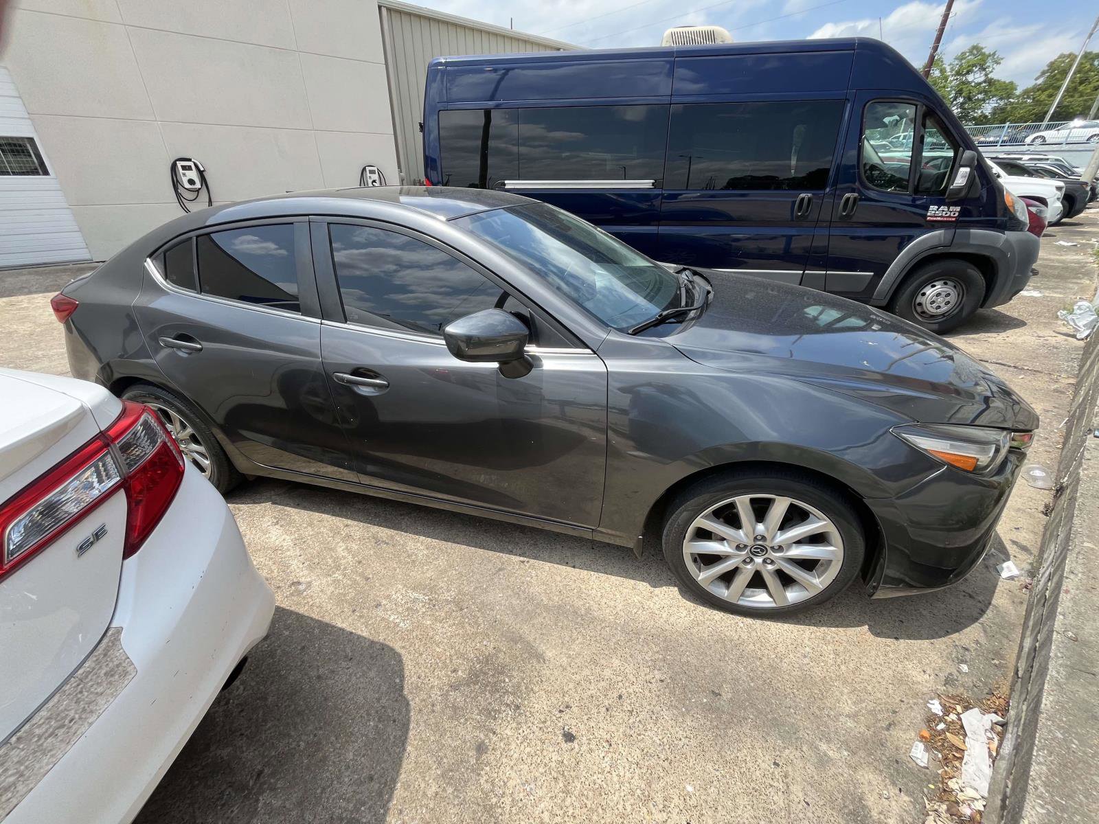 Used 2018 MAZDA MAZDA3 Touring FWD image 4