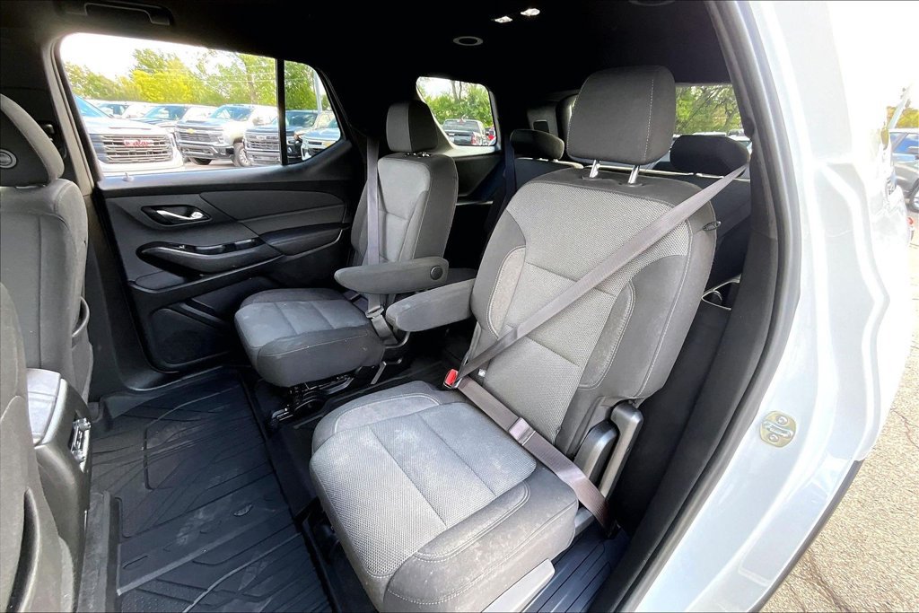 Used 2023 Chevrolet Traverse LT FWD image 7