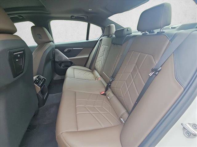Used 2024 BMW 530i RWD image 18