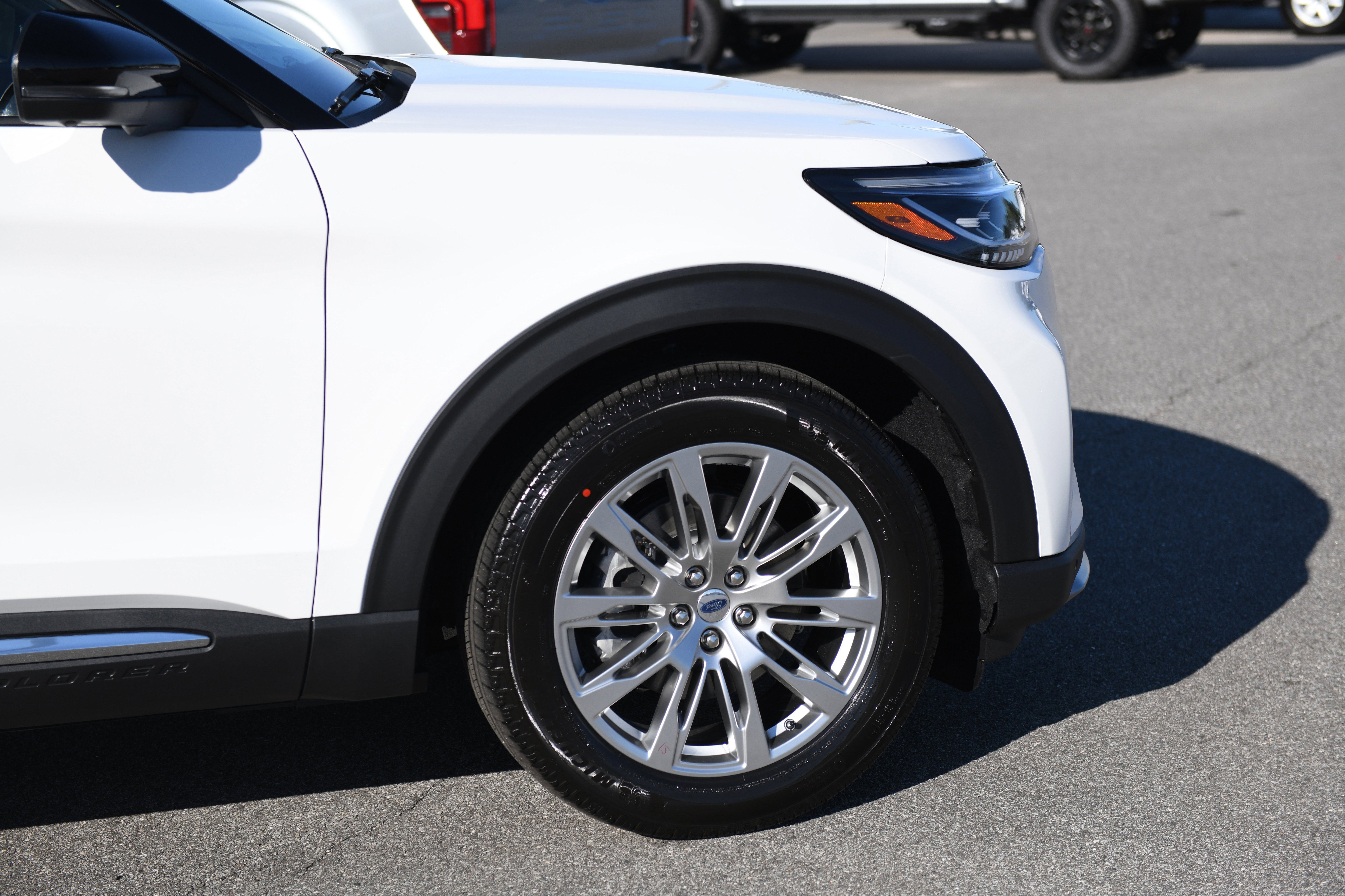 New 2026 Ford Explorer Platinum RWD image 3