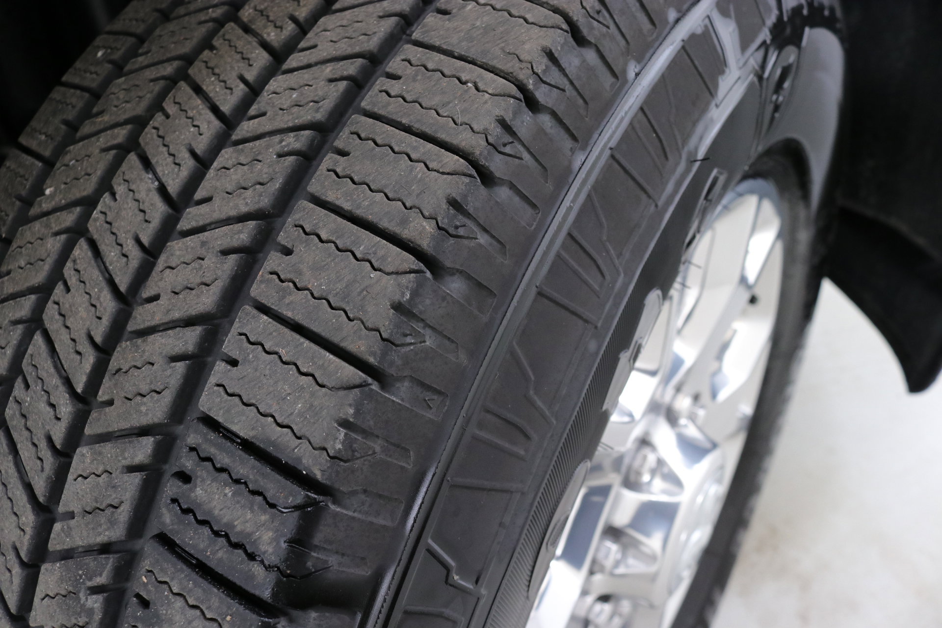 Used 2024 RAM 3500 Laramie w/ Chrome Bumper Package image 33