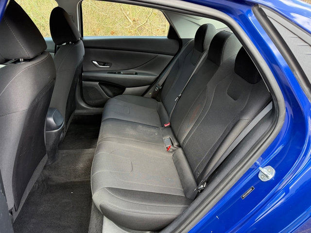 Used 2021 Hyundai Elantra SE image 13